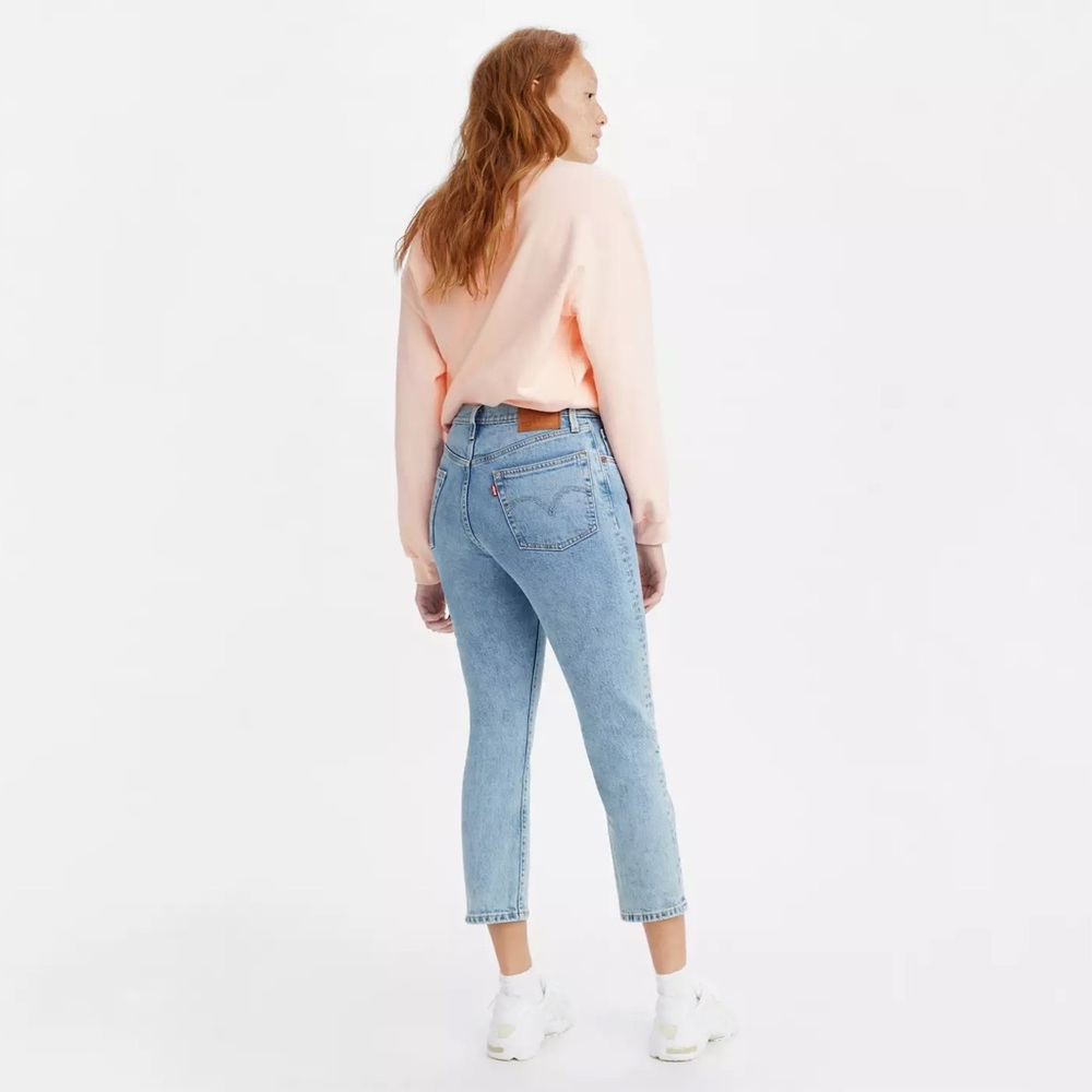 501® Original Cropped Women's Jeans. Color: Tango Surge. Size: 25W X 28L. - Picture 3 of 5